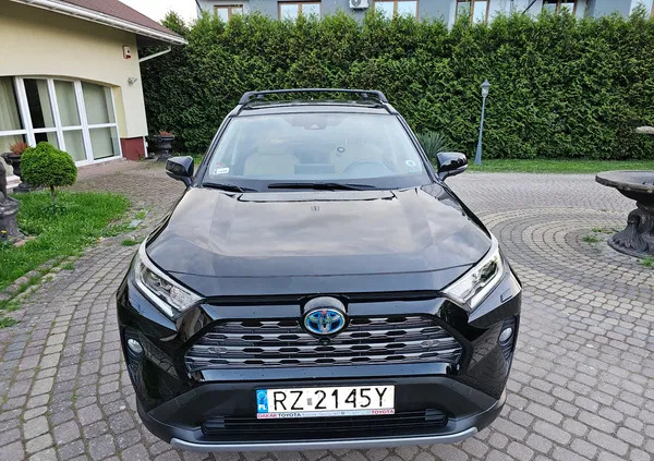 toyota Toyota RAV4 cena 135000 przebieg: 68000, rok produkcji 2020 z Rzeszów